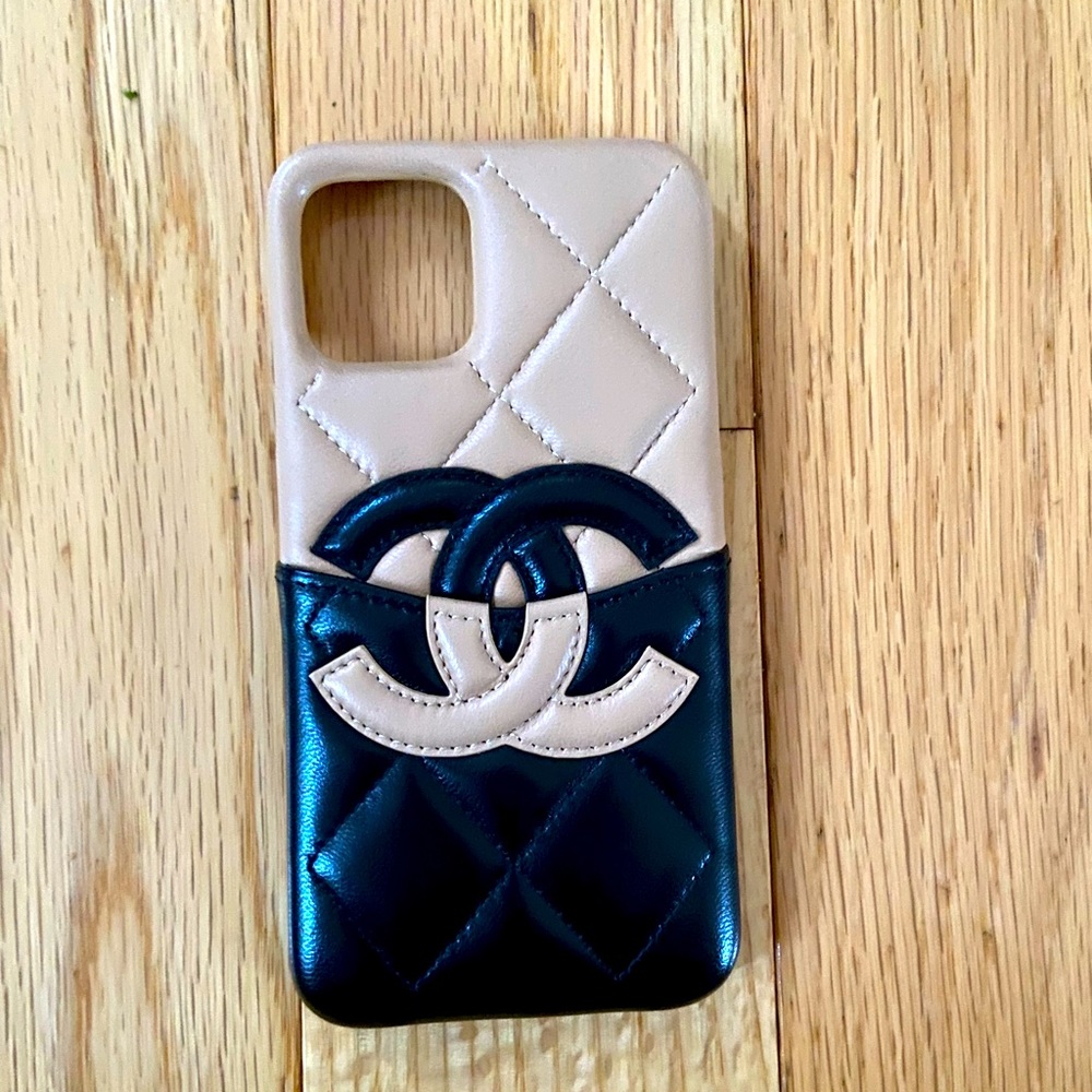CHANEL
Lambskin Quilted CC iPhone XI Pro Case